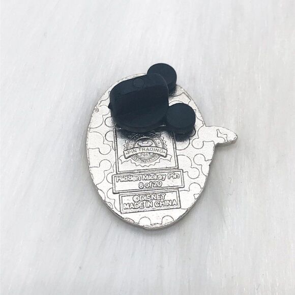 🔮 5/$25 Disney Mickey's Toontown Pinwheels Skater‎ Chaser Pin - Picture 3 of 3